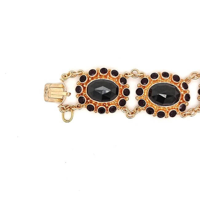 14 krt. yellow gold bracelet with 104 garnets
