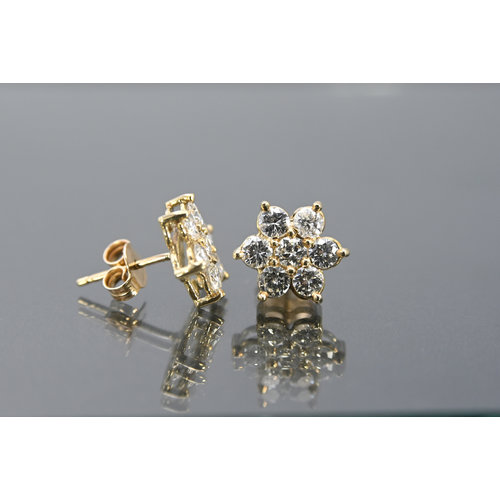 14 krt. geelgouden oorknoppen met briljant geslepen diamanten 14 krt. geelgouden oorknoppen met briljant geslepen diamanten