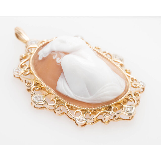 Occasion 18 karaat  hanger met Camee/Diamant 8. gram