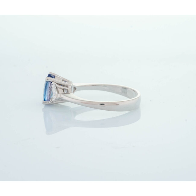 ROS  Jewel Design 18k witg ring nat tanzaniet 0.40cdiam EAR. 2640