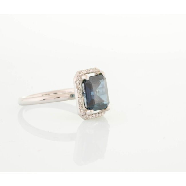 ROS  Jewel Design N. Ring  18 Krt. Tourmelijn/Briljant 30 stuks ca 0.30 caraat