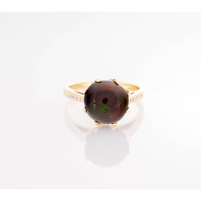 ROS  Jewel Design 14k ring gezet met een vuuropaal en briljanten