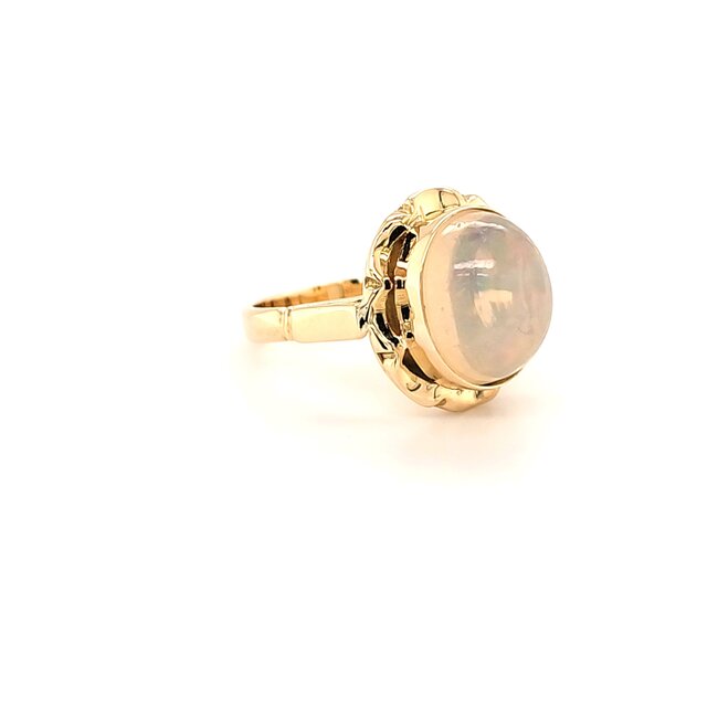 Occ 14k ring met Melk Opaal 6.1gr mt 16.5