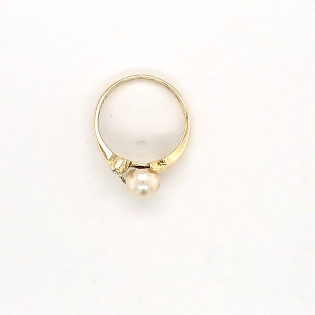 14k gouden ring gezet met cultivé parel en briljant