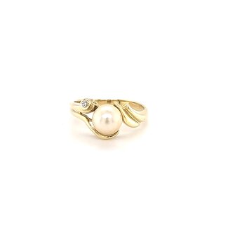 14k gouden ring gezet met cultivé parel en briljant