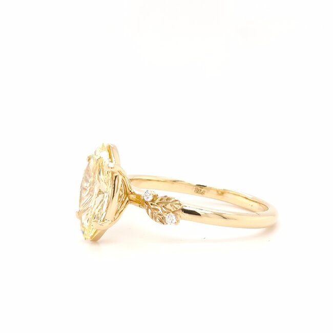 ROS  Jewel Design 14k ring met MarqDia 1.66ct fancy Yellow 0.04ctBril The Enlightening 4g mt19