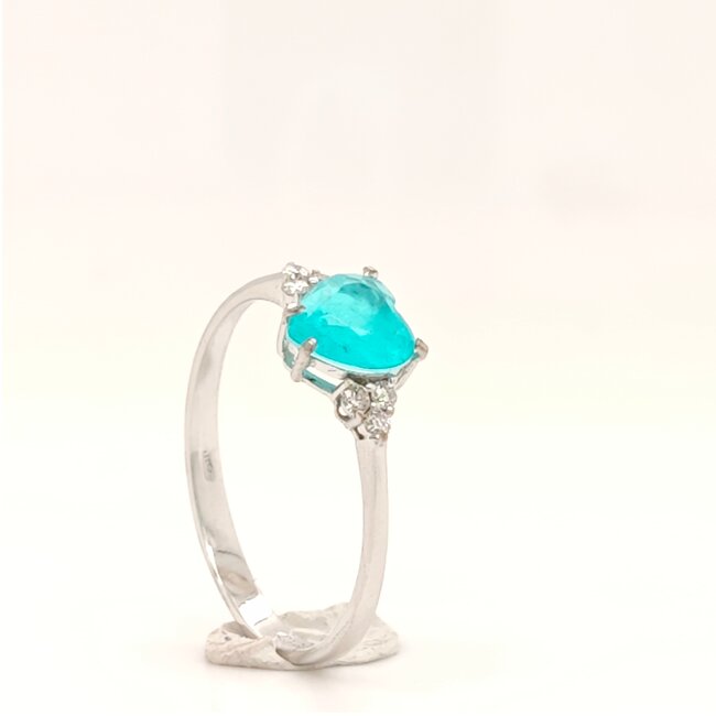 Occ 18k witgd ring met hartSmargd 0.12cbrilj 1.3gr mt 17.5