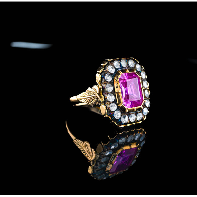 18k gouden ring met een Pink Saffier en Diamanten