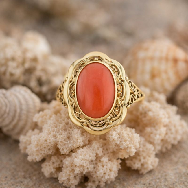 Occ. Ring 14 Krt. met Bloedkoraal maat 17.5