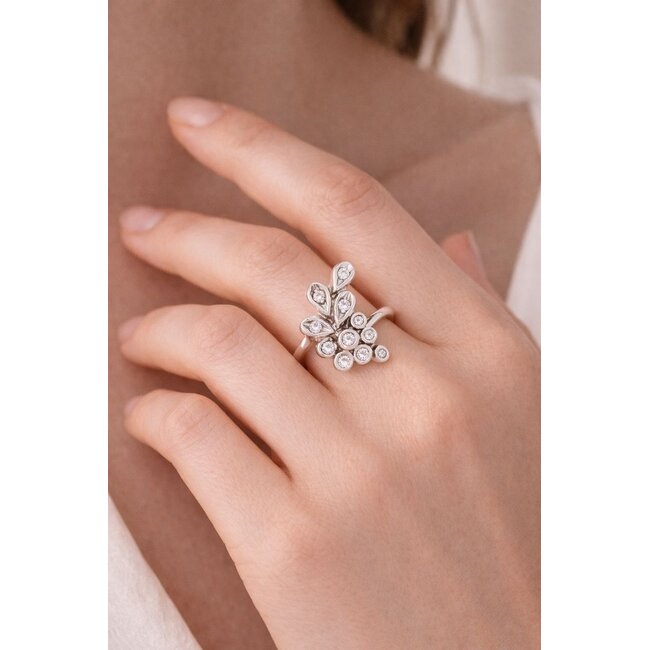 Occ. 18K. WG Ring.Brilljant. mt18 4Gr.