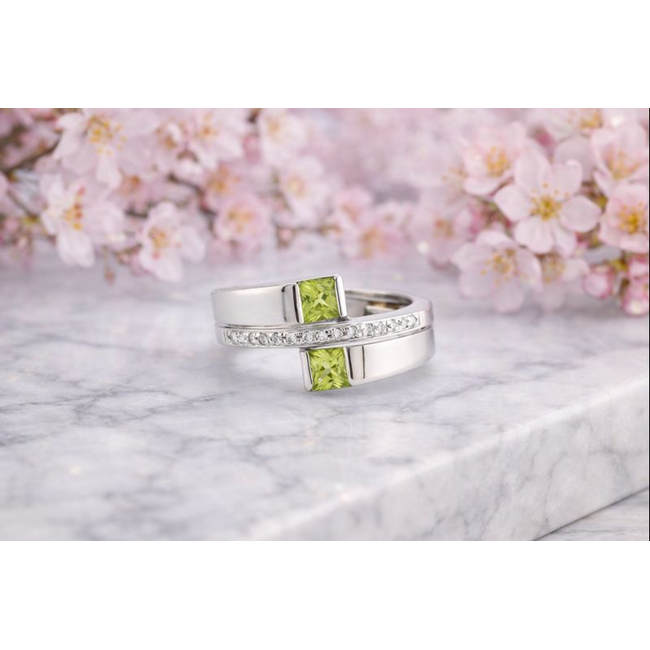 Occ. 18K. WG RING PERIDOT,BRILLJ.7,6GR.MT17,5