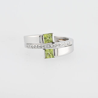 Occ. 18K. WG RING PERIDOT,BRILLJ.7,6GR.MT17,5