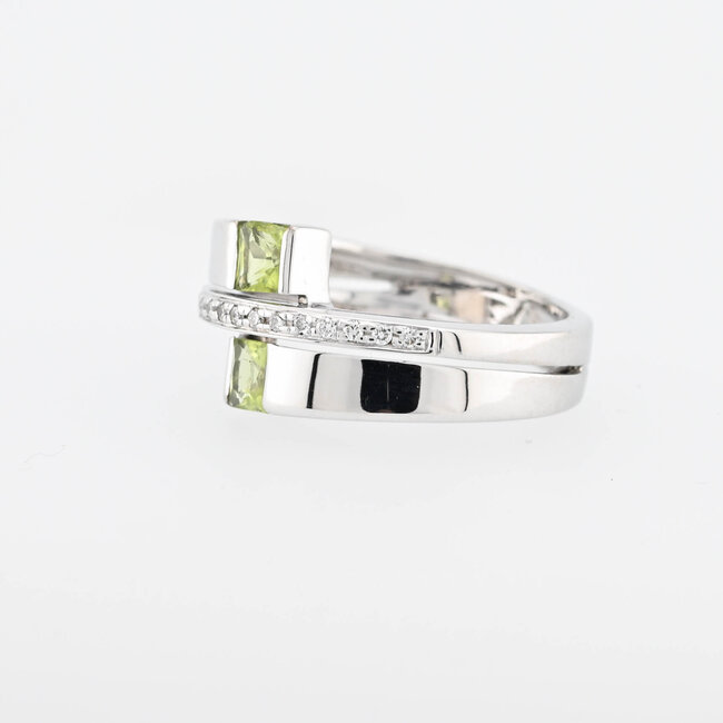 Occ. 18K. WG RING PERIDOT,BRILLJ.7,6GR.MT17,5