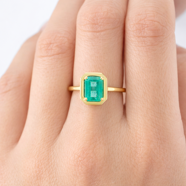 14K . Natuurlijke Smaragd Ring 1.25ct. 2,7Gr. Mt18