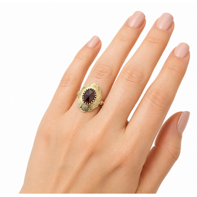 Vintage 14K. Ring met Granaat. 3,5Gr. Mt17,5