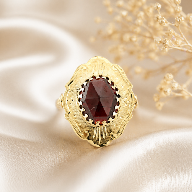 Vintage 14K. Ring met Granaat. 3,5Gr. Mt17,5