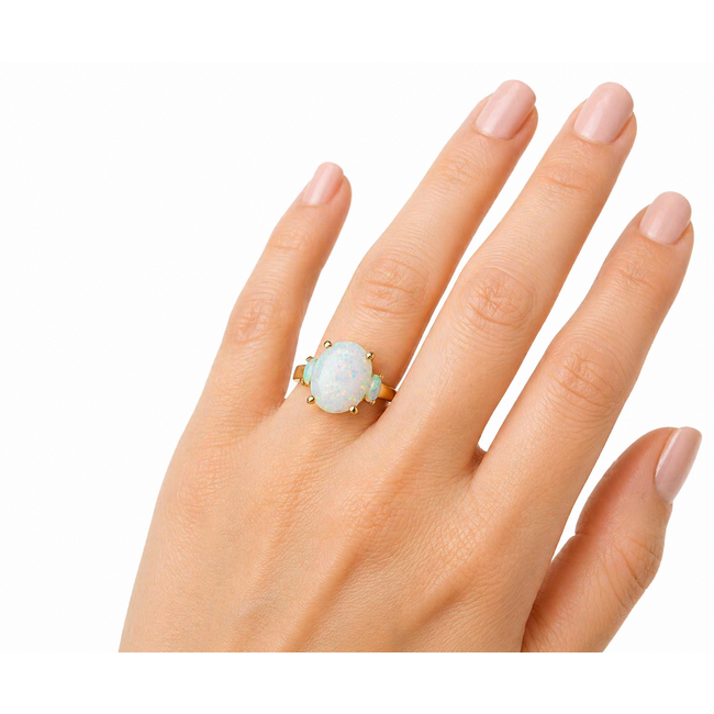 Vintage. 14K. Ring met 3 Opaal. 5,2Gr. Mt17