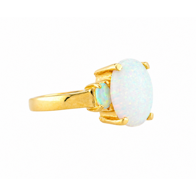 Vintage. 14K. Ring met 3 Opaal. 5,2Gr. Mt17