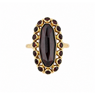 Vintage. 14K Ring met Granaat. 5,7Gr. Mt 18,5