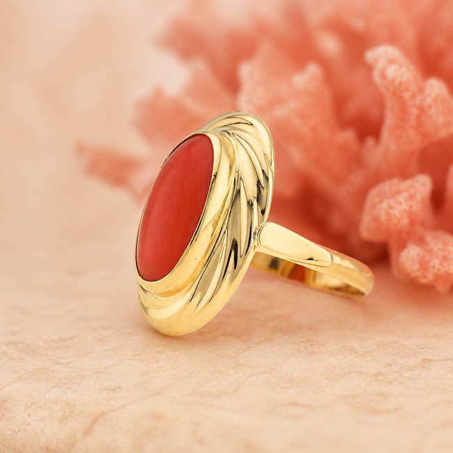 Vintage. 14 Karaat Ring met Bloedkoraal. 3,6Gr. Mt 17