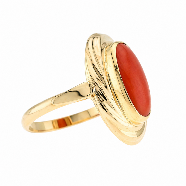 Vintage. 14 Karaat Ring met Bloedkoraal. 3,6Gr. Mt 17