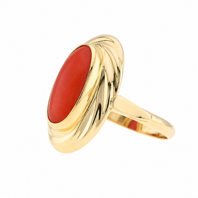 Vintage. 14 Karaat Ring met Bloedkoraal. 3,6Gr. Mt 17