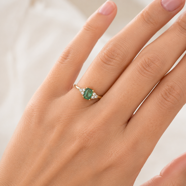 14karaat GG ring smaragd emerald cut 2,4 GR 19