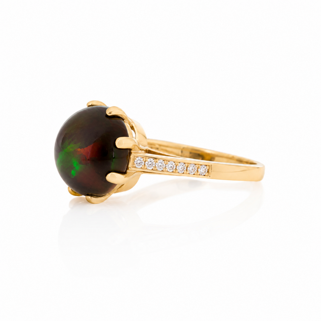 ROS  Jewel Design 14k ring gezet met een vuuropaal en briljanten