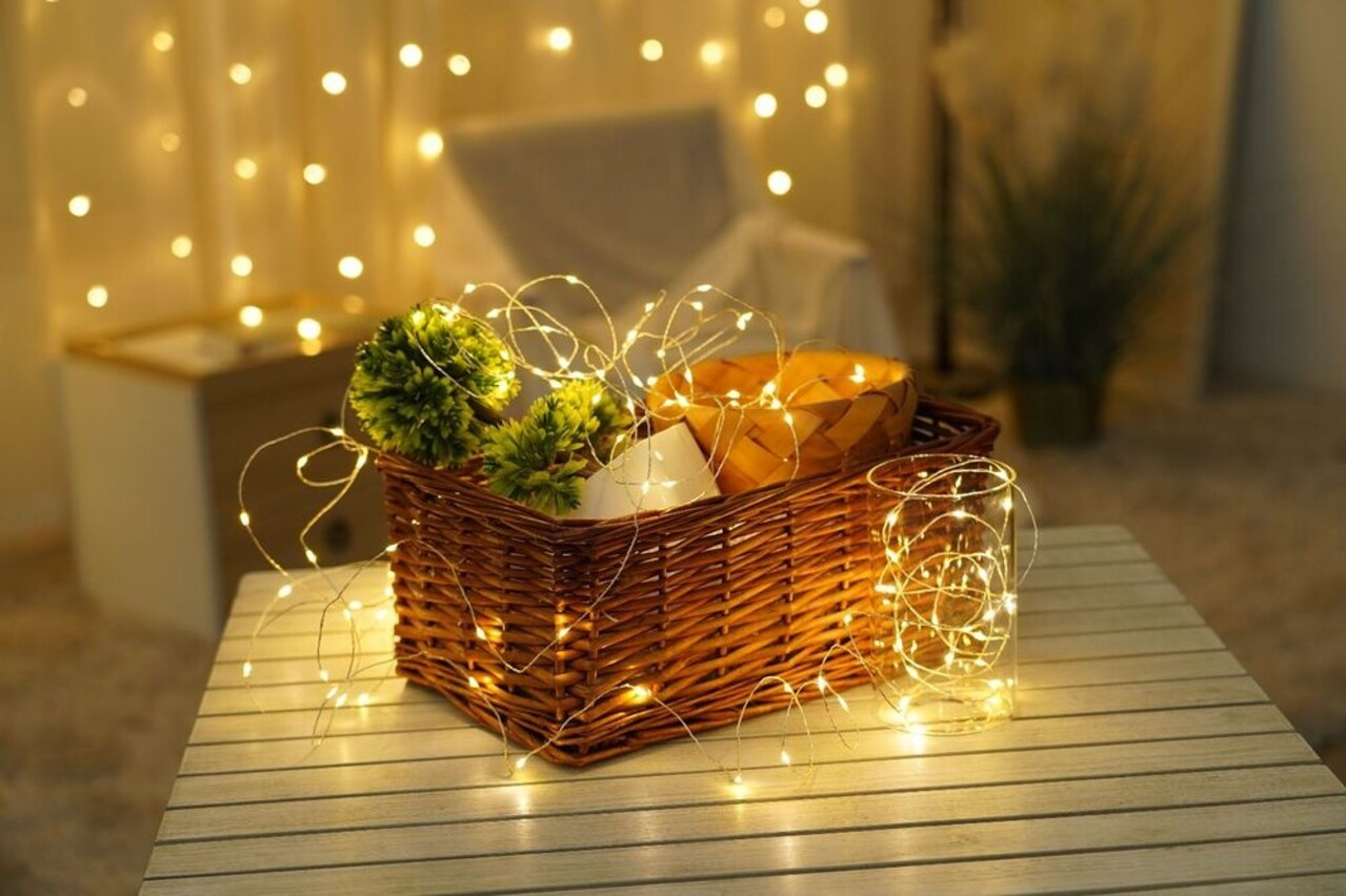 Modee Kerstverlichting lichtsnoer - 5 meter 100leds - 2700K warm wit licht - 3x AA batterij Modee Kerstverlichting lichtsnoer - 5 meter 100leds - 2700K warm wit licht - 3x AA batterij