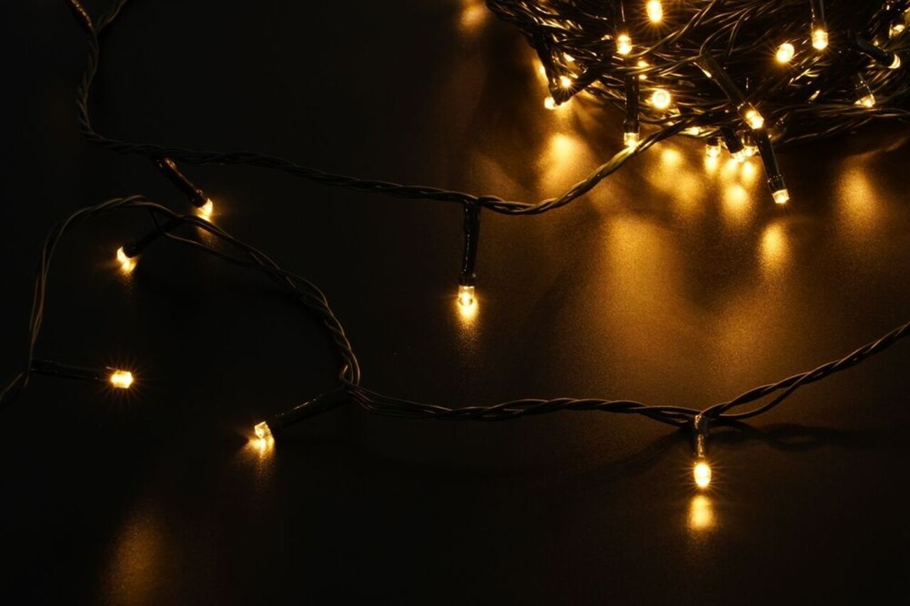 Modee Kerstverlichting lichtsnoer - 10 meter 100leds - 2550K warm wit licht - 220V Adapter Modee Kerstverlichting lichtsnoer - 10 meter 100leds - 2550K warm wit licht - 220V Adapter