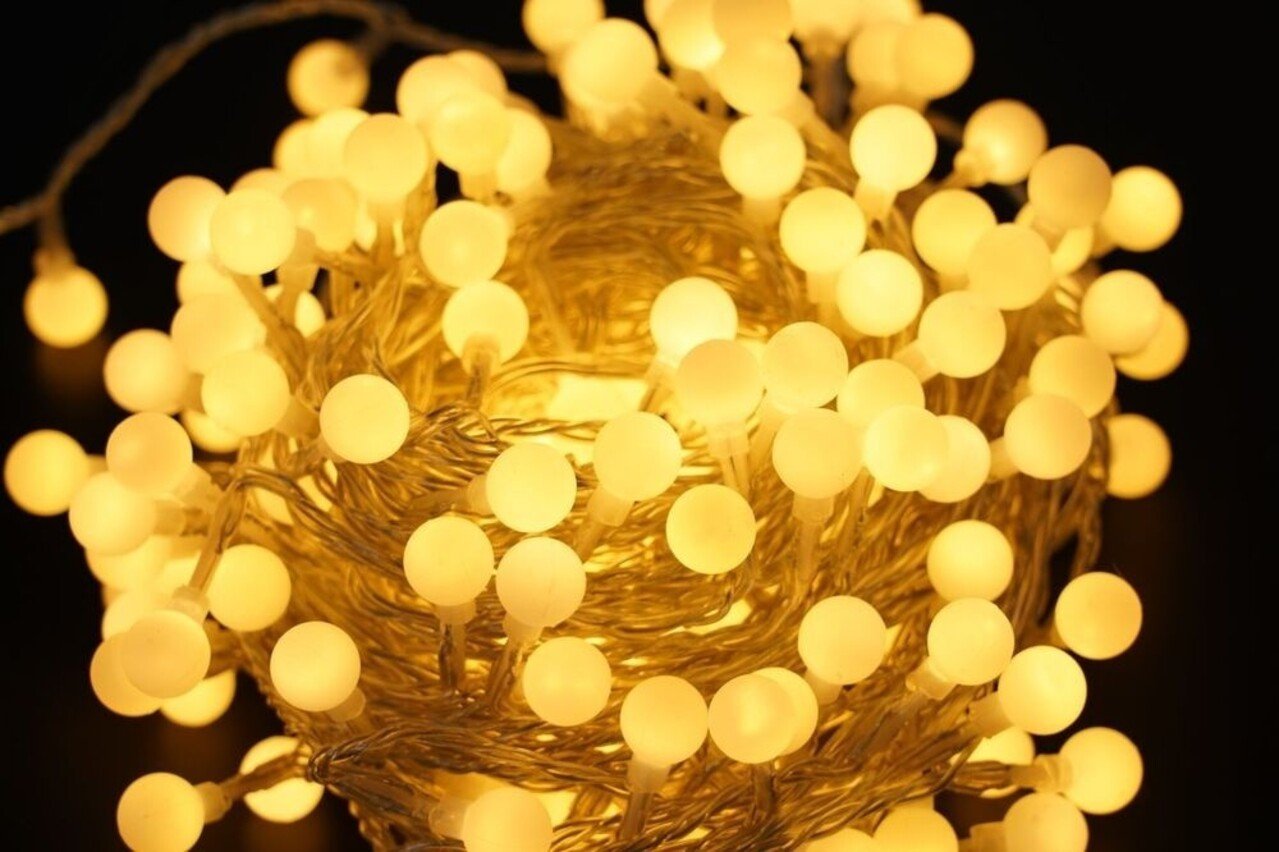Modee Kerstverlichting lichtsnoer - 10 meter 100leds - 2550K warm wit licht - 220V Adapter Modee Kerstverlichting lichtsnoer - 10 meter 100leds - 2550K warm wit licht - 220V Adapter