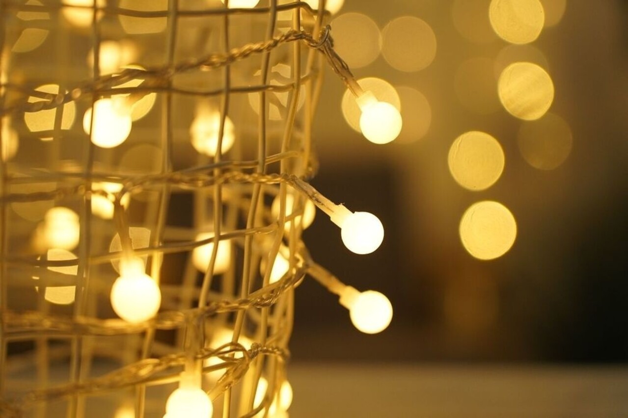 Modee Kerstverlichting lichtsnoer - 10 meter 100leds - 2550K warm wit licht - 220V Adapter Modee Kerstverlichting lichtsnoer - 10 meter 100leds - 2550K warm wit licht - 220V Adapter