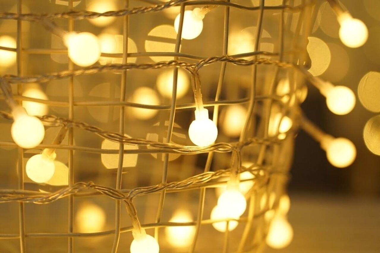 Modee Kerstverlichting lichtsnoer - 10 meter 100leds - 2550K warm wit licht - 220V Adapter Modee Kerstverlichting lichtsnoer - 10 meter 100leds - 2550K warm wit licht - 220V Adapter
