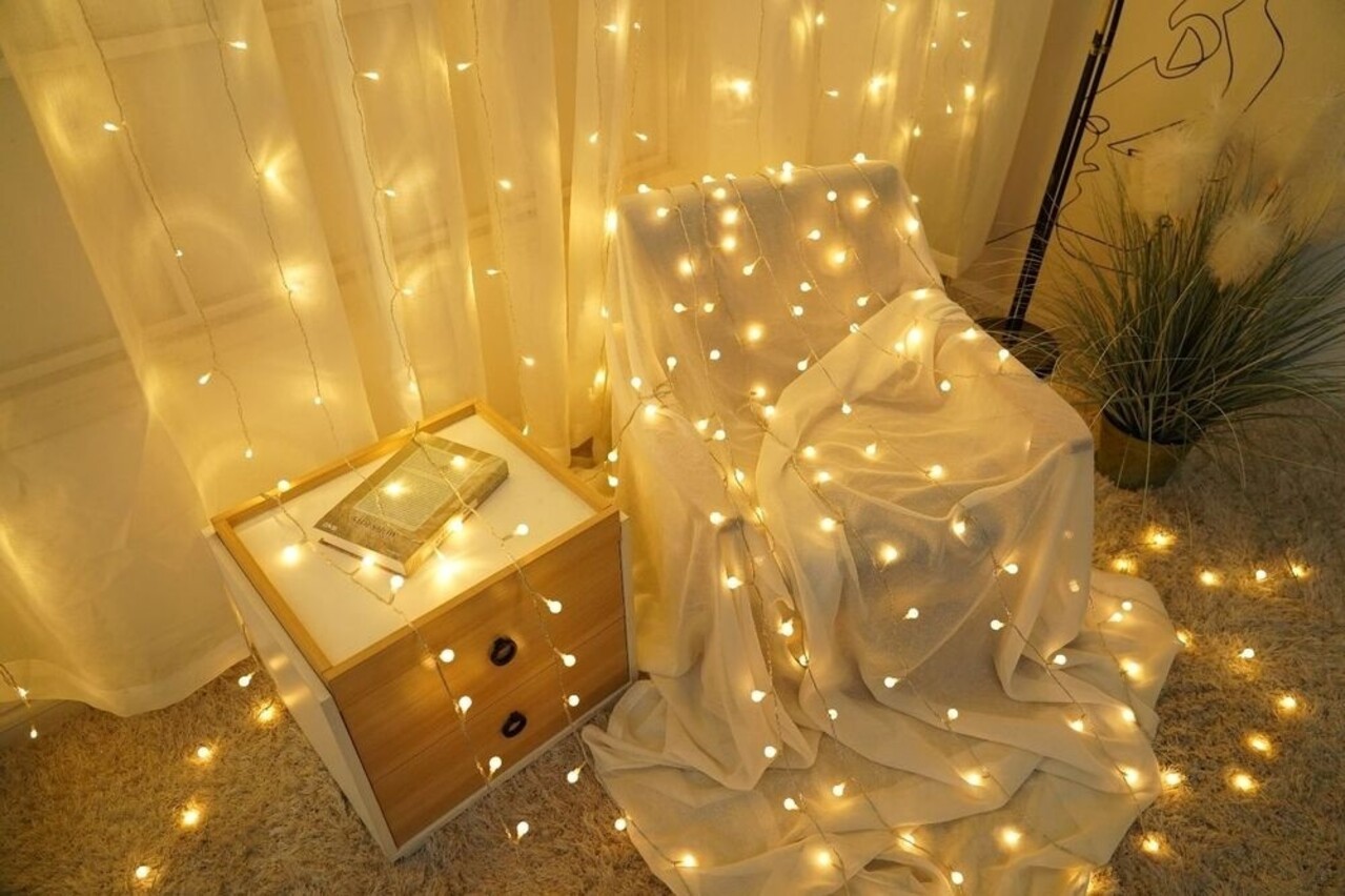 Modee Kerstverlichting lichtsnoer - 10 meter 100leds - 2550K warm wit licht - 220V Adapter Modee Kerstverlichting lichtsnoer - 10 meter 100leds - 2550K warm wit licht - 220V Adapter