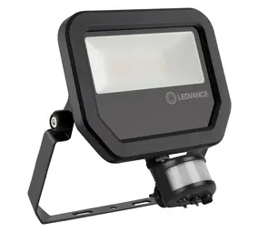 Ledvance LED Breedstraler Sensor GEN 3 Zwart 41W 5500lm 100D - 830 Warm Wit | IP65 - Bewegings- en lichtsensor - Symmetrisch - Vervangt 100W Ledvance LED Breedstraler Sensor GEN 3 Zwart 41W 5500lm 100D - 830 Warm Wit | IP65 - Bewegings- en lichtsensor - Symmetrisch - Vervangt 100W