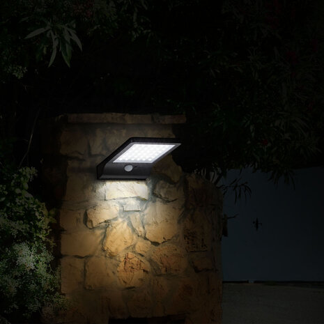 Modee LED Solar wandlamp met sensor - 6000K daglicht wit - 300 Lumen - IP44 Modee LED Solar wandlamp met sensor - 6000K daglicht wit - 300 Lumen - IP44