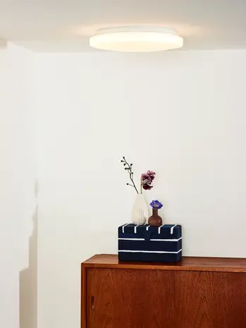 Lucide OP=OP OTIS Plafonnière-Opaal-Ø34-LED-24W-3000K-Kunsts. Lucide OP=OP OTIS Plafonnière-Opaal-Ø34-LED-24W-3000K-Kunsts.