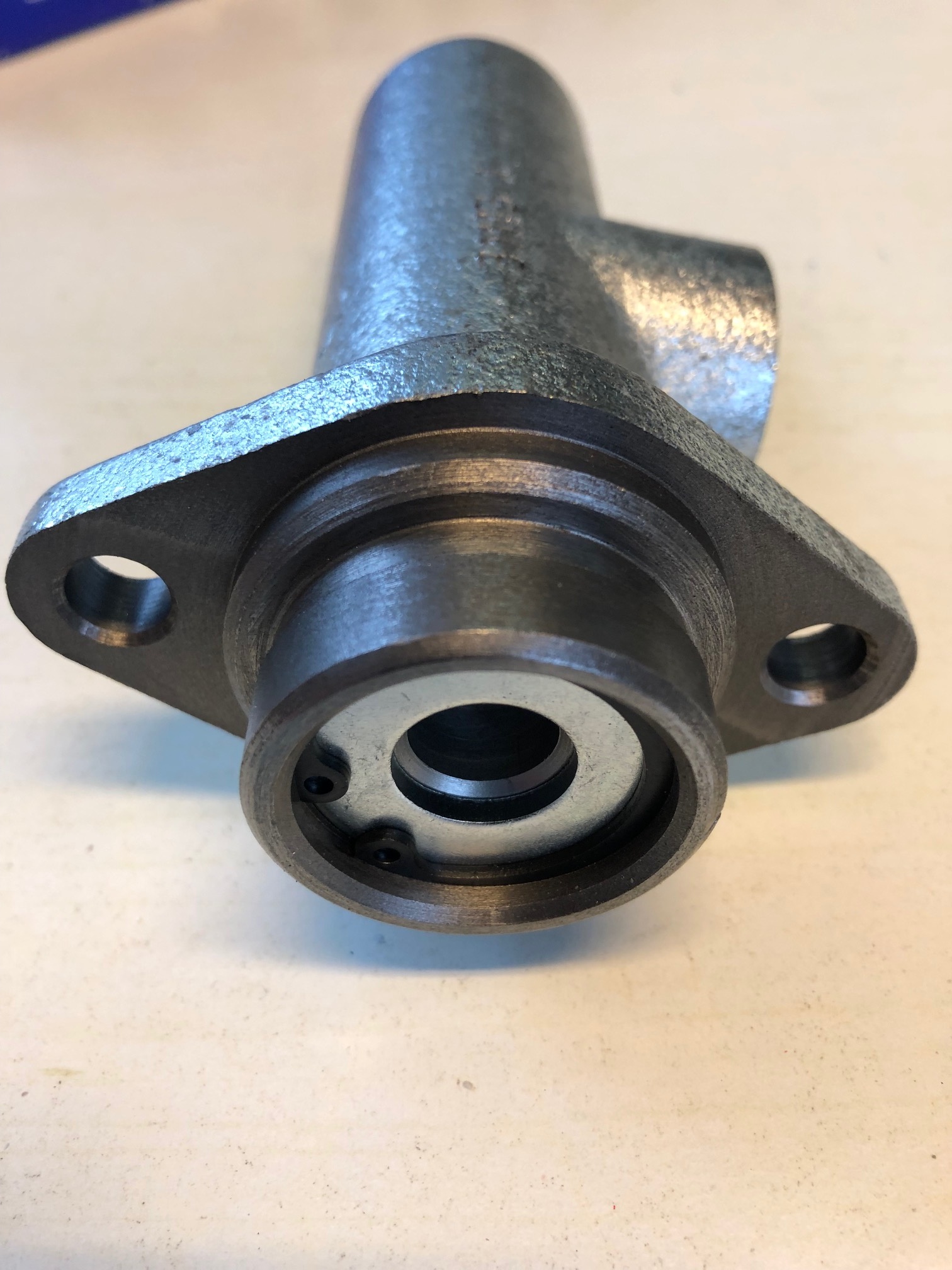 APH 4601-11 Hoofdremcylinder 202 / 203 / 403