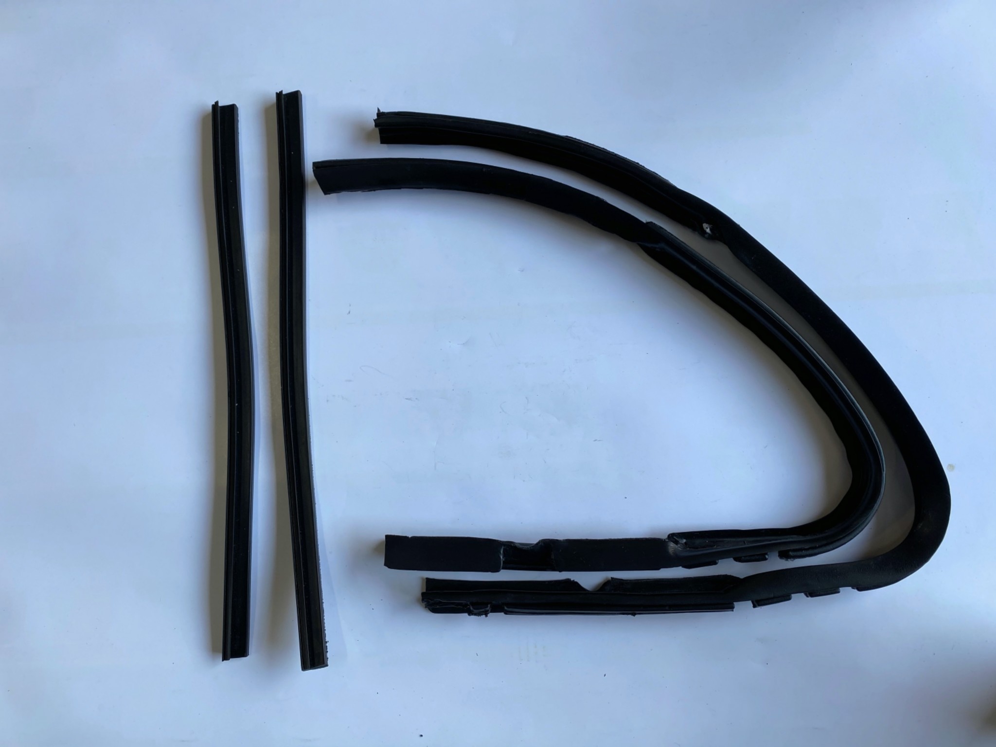 APH 9339-01A Tochtraamrubber set 203 L+R