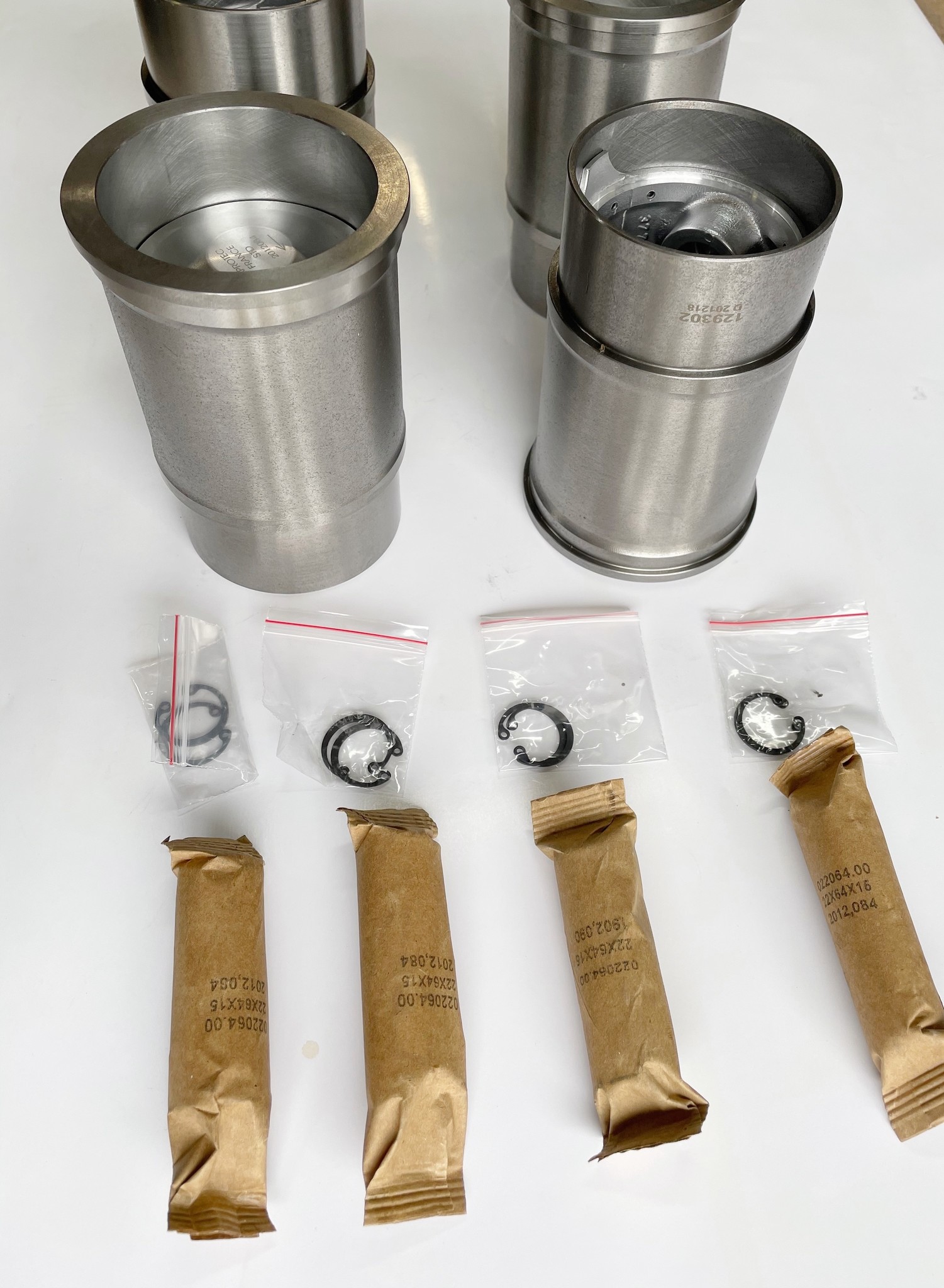 APH 0111-23 set Zuigers/bussen 203/403 7cv 1290cc (75mm)