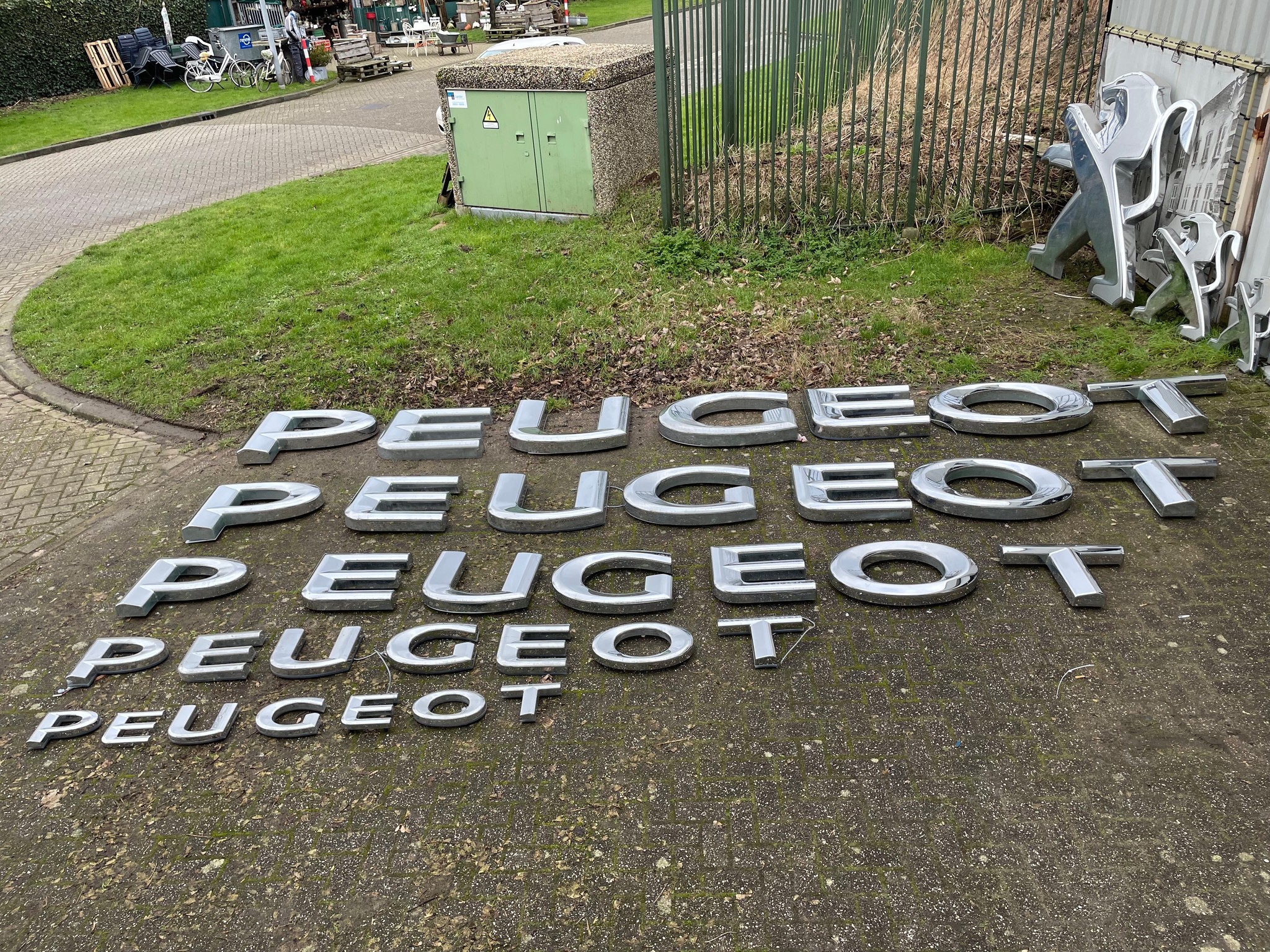 Peugeot Peugeot letters 30cm