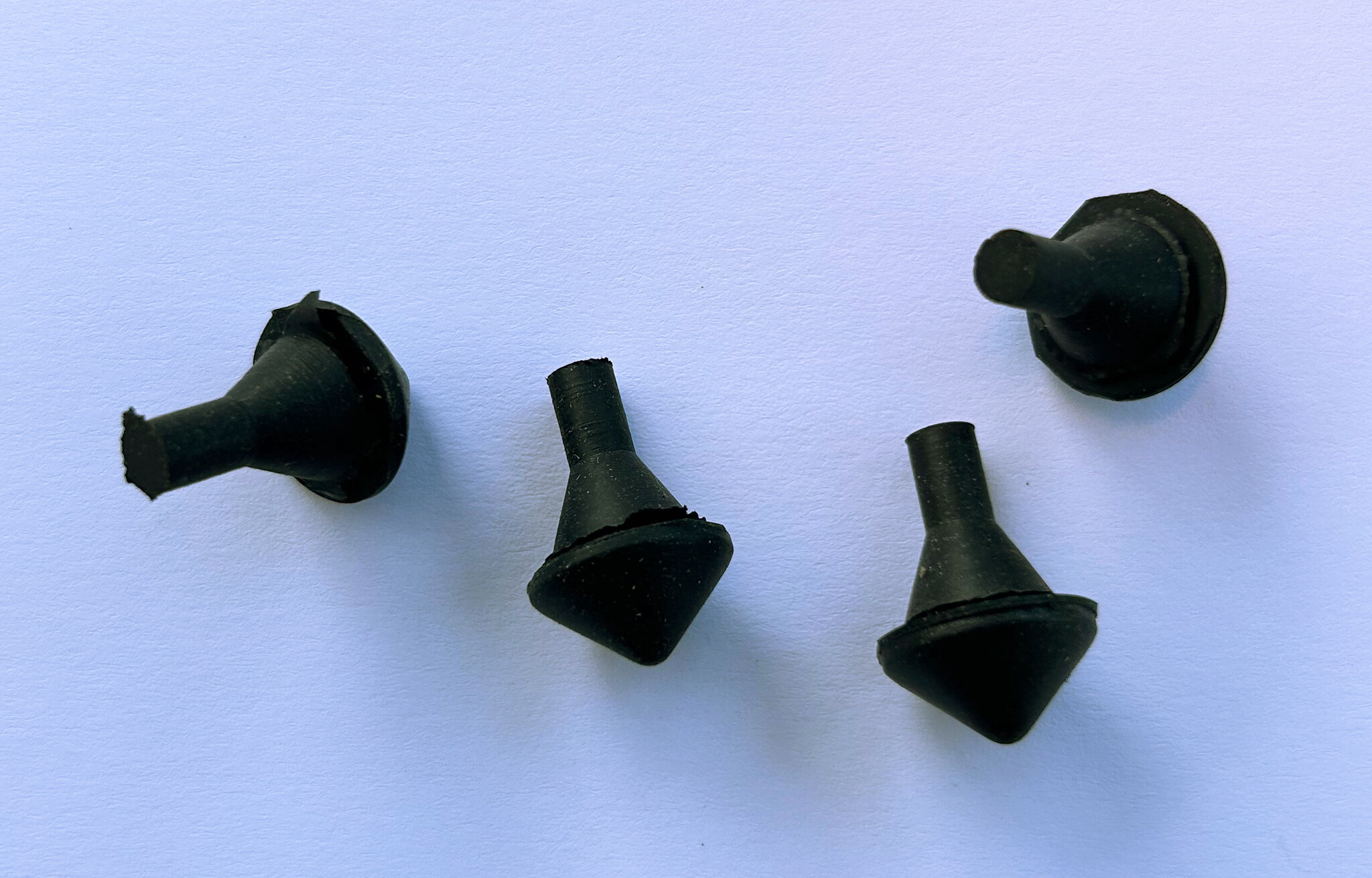 APH 7908-10 Rubberdopje motorkap