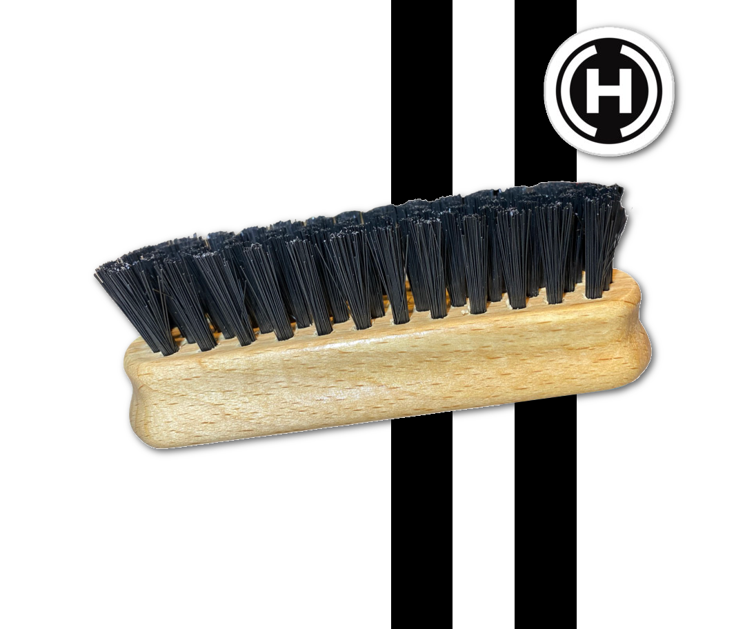 Hard scrubbing brush in wood 