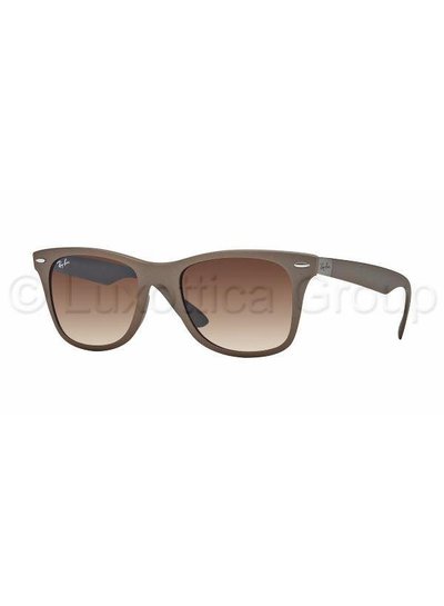 Ray-Ban Wayfarer Liteforce - RB4195 603313 | Ray-Ban Zonnebrillen | Fuva.nl