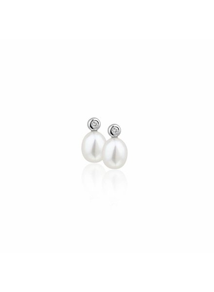 Diamant oorstekers met ovale parel