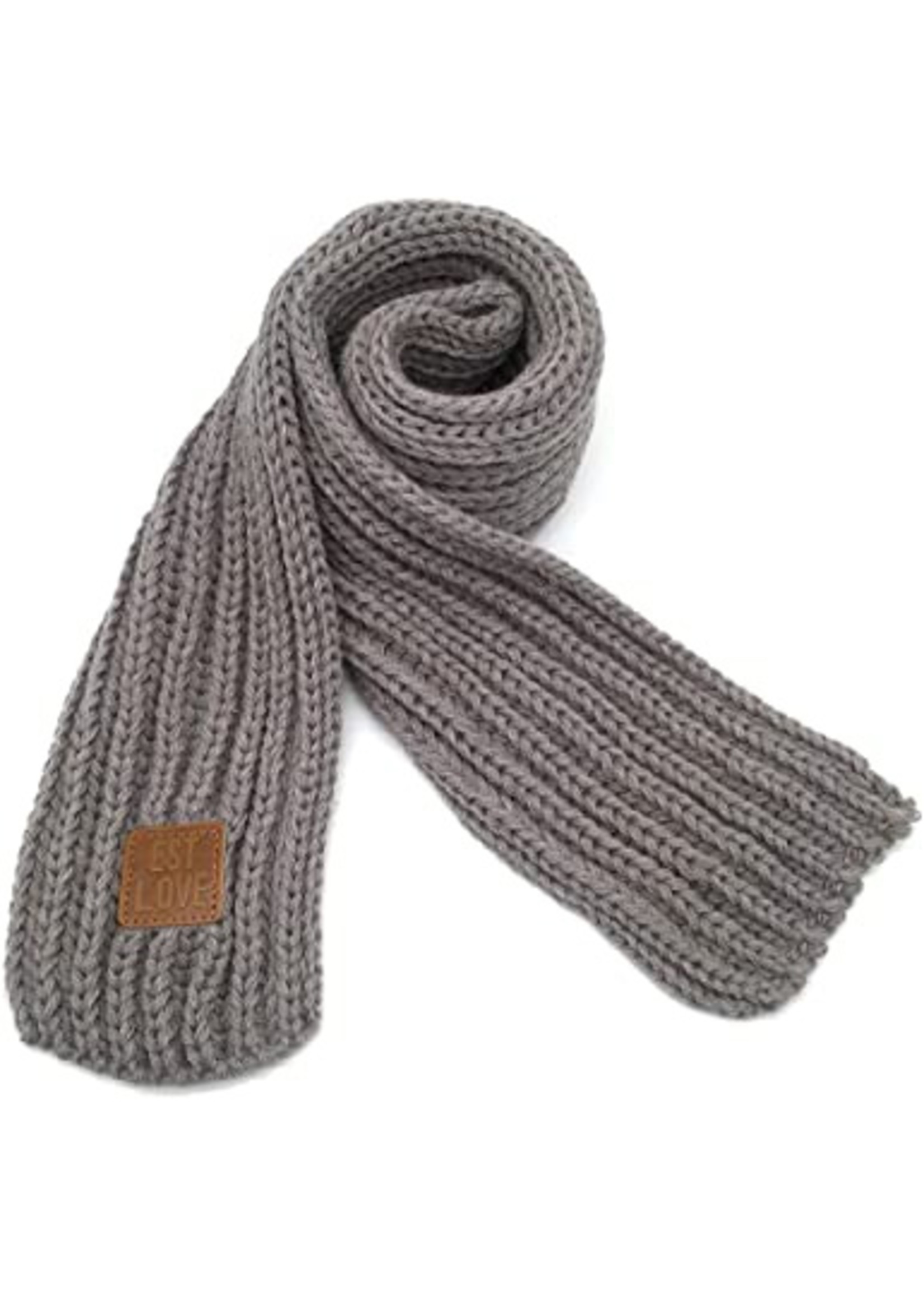 Knitted scarf with pattern