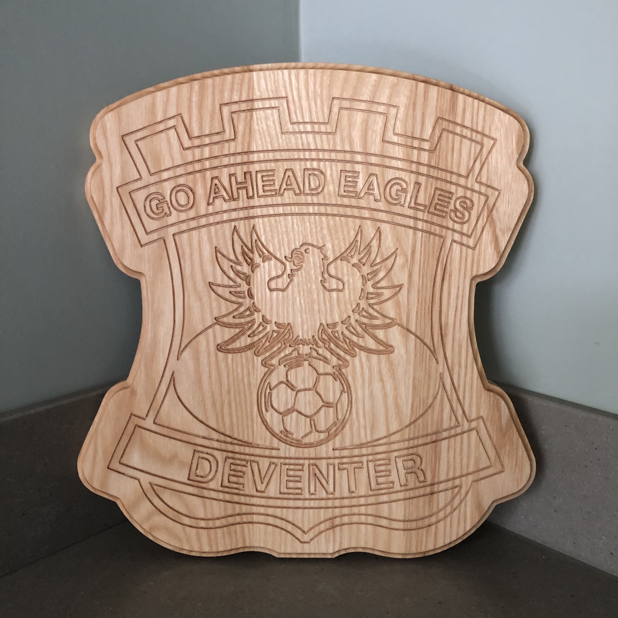 Borrelplank met logo Go Ahead Eagles Brookwood.nl