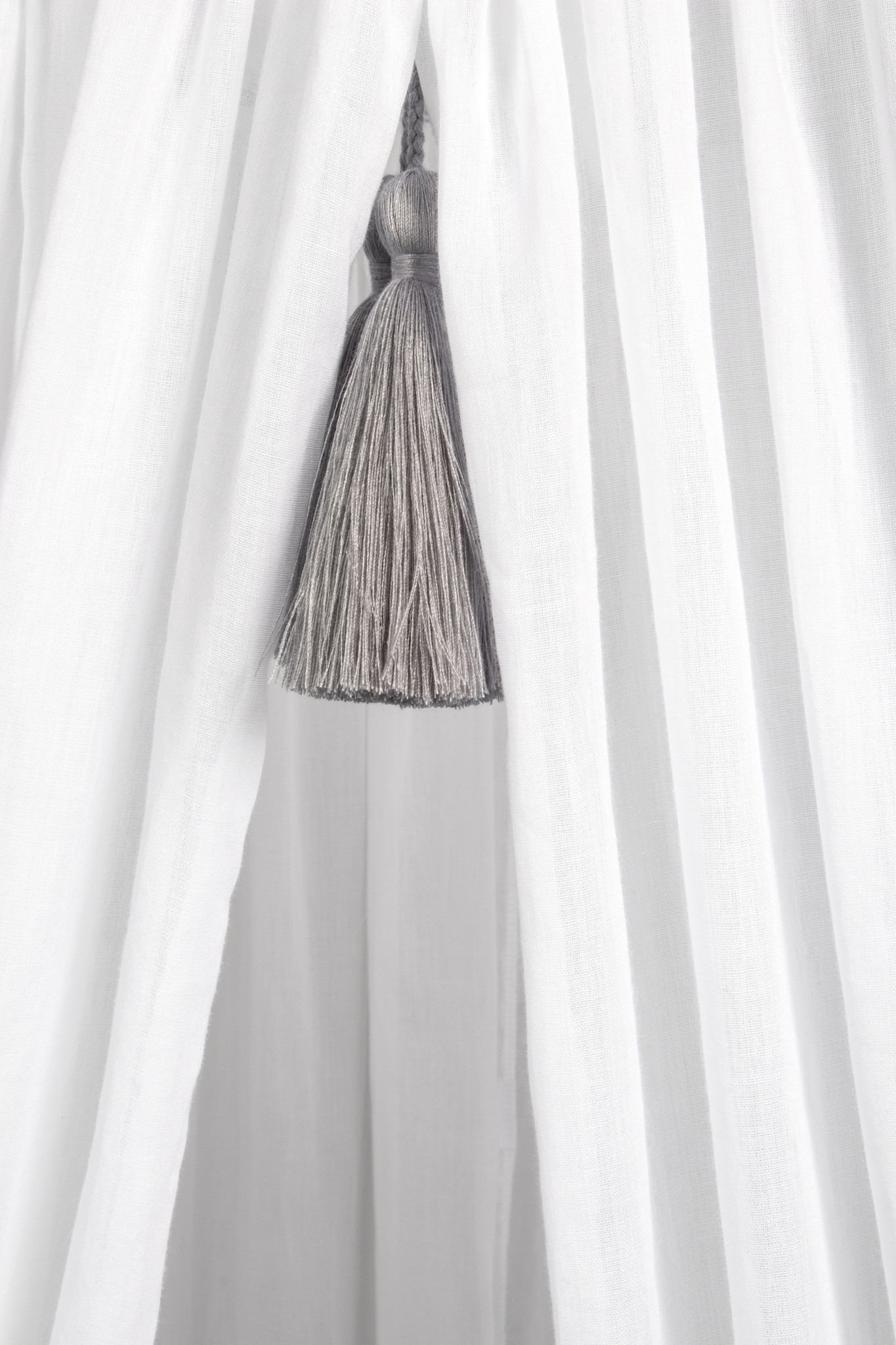 Baldaquin avec des glands gris pour lit ou parc