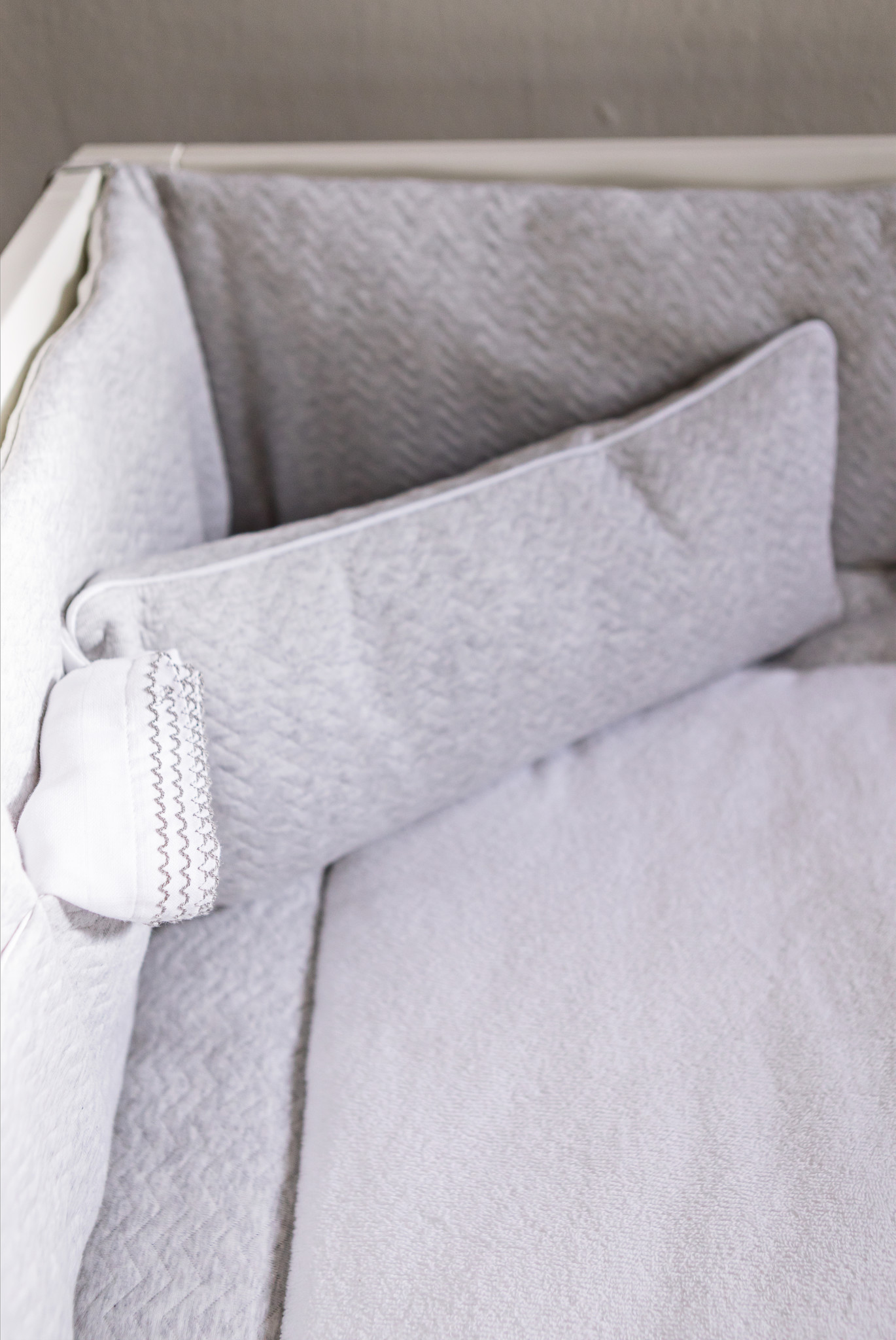 Box/bedomrander Chevron Light Grey Melange