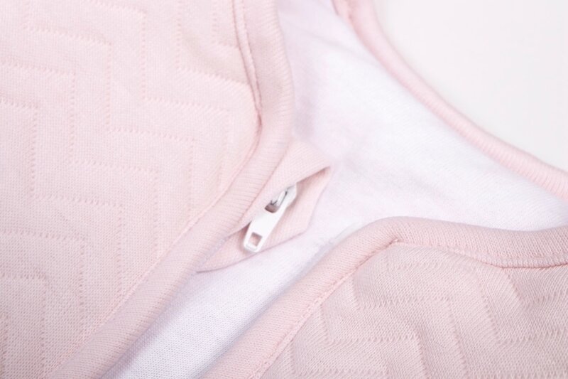 Jersey babyslaapzak 70cm  Chevron Light Pink met afritsbare mouwen